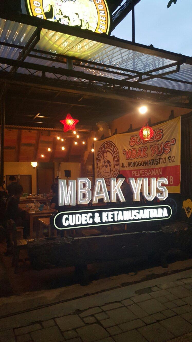 Gudeg Mbak Yus & Ketan Nusantara