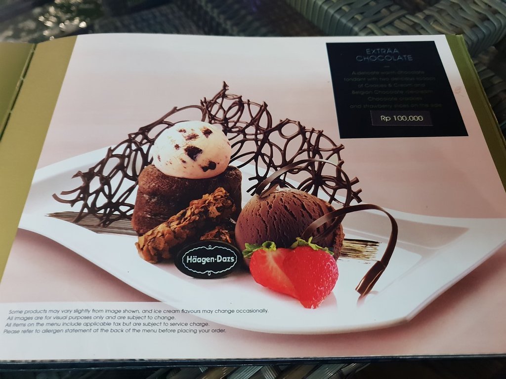 Haagen-Dazs Beachwalk Shopping Center